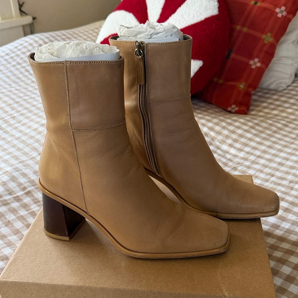 ALOHAS West Beige Boots